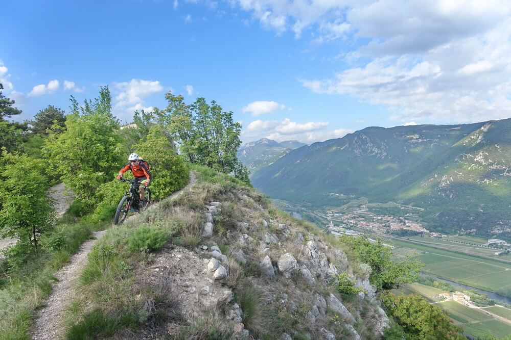 Trail über dem Etschtal bei Forte San Marco