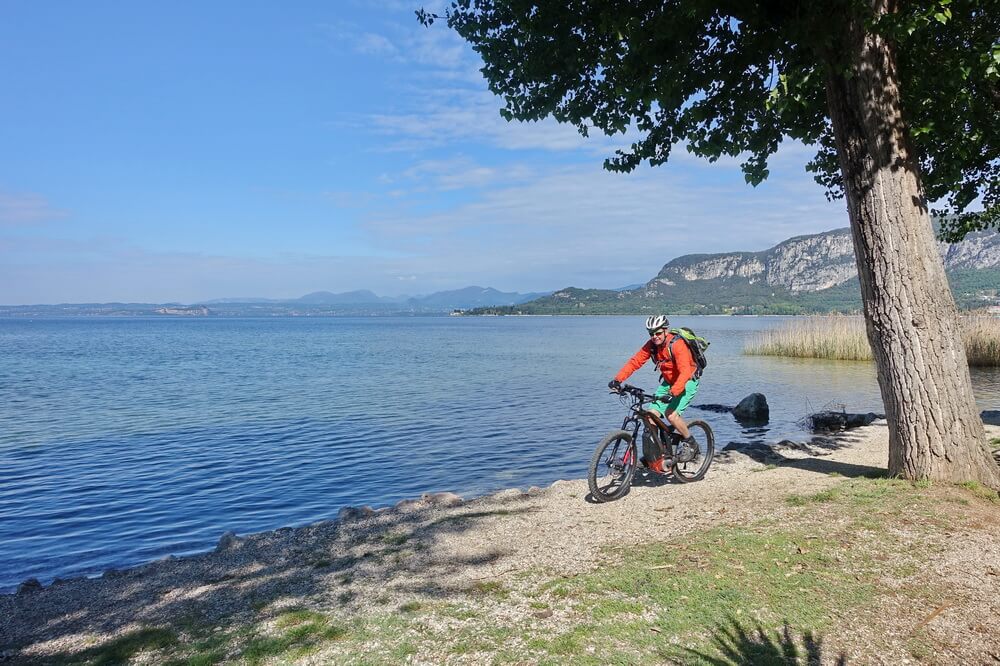 Ausrollen am Strand bei Garda