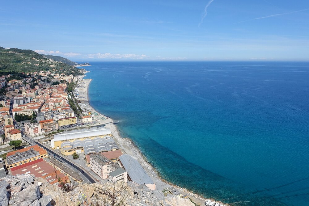 Blick vom Monte Caprazoppa auf Finale Ligure