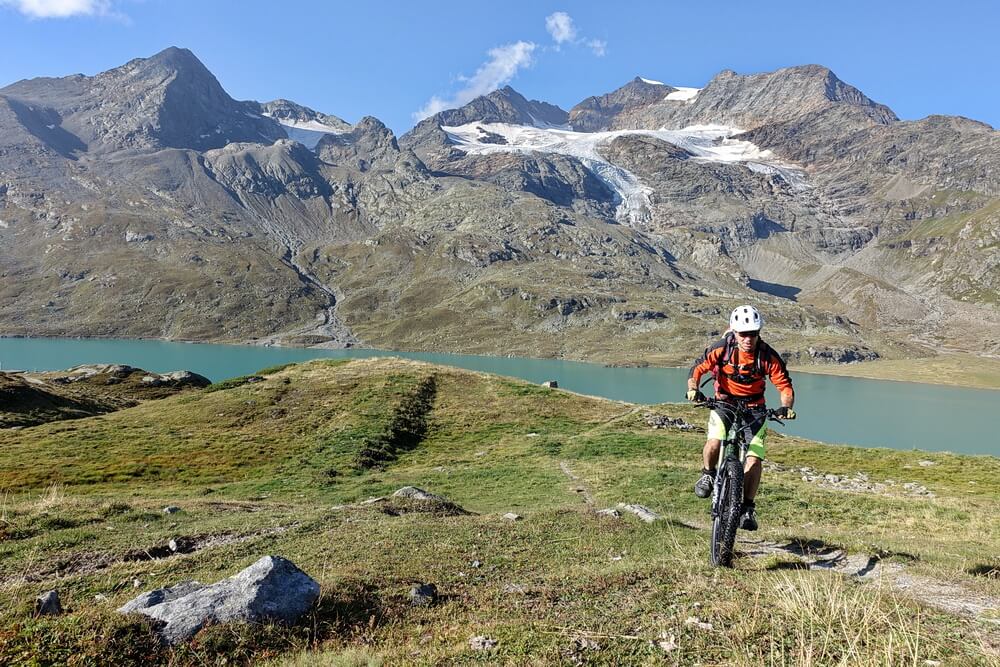 Lago Bianco mit Piz Cambrena